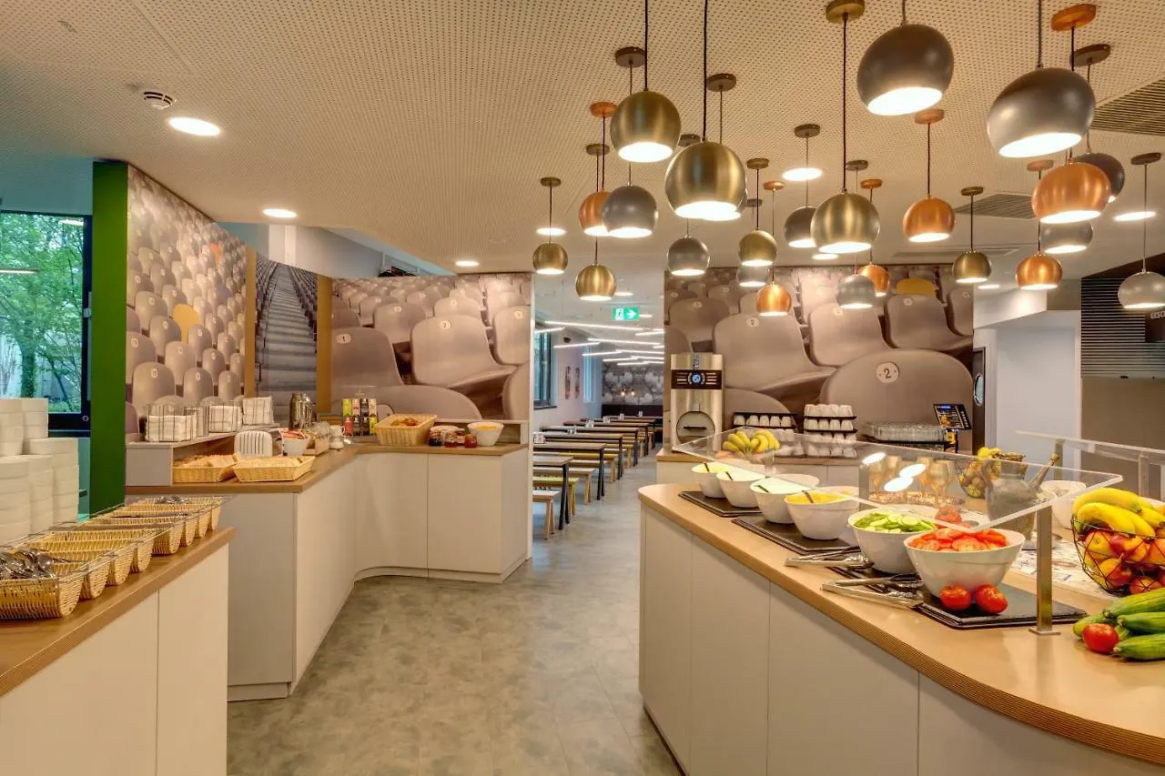 Meininger Hotel Muenchen Olympiapark 3*, Monaco di Baviera