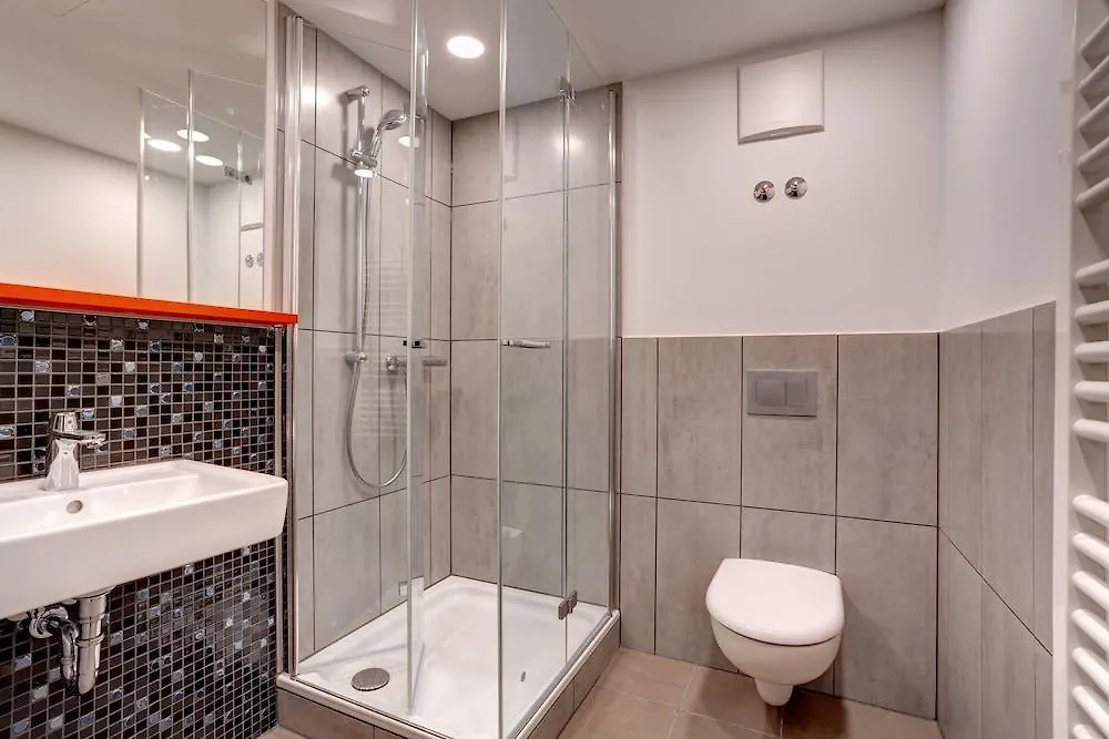 Meininger Hotel Muenchen Olympiapark 3*, Monaco di Baviera